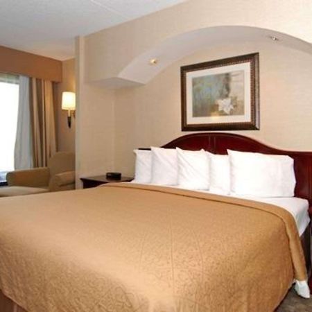 Quality Inn&Suites Bensalem Chambre photo