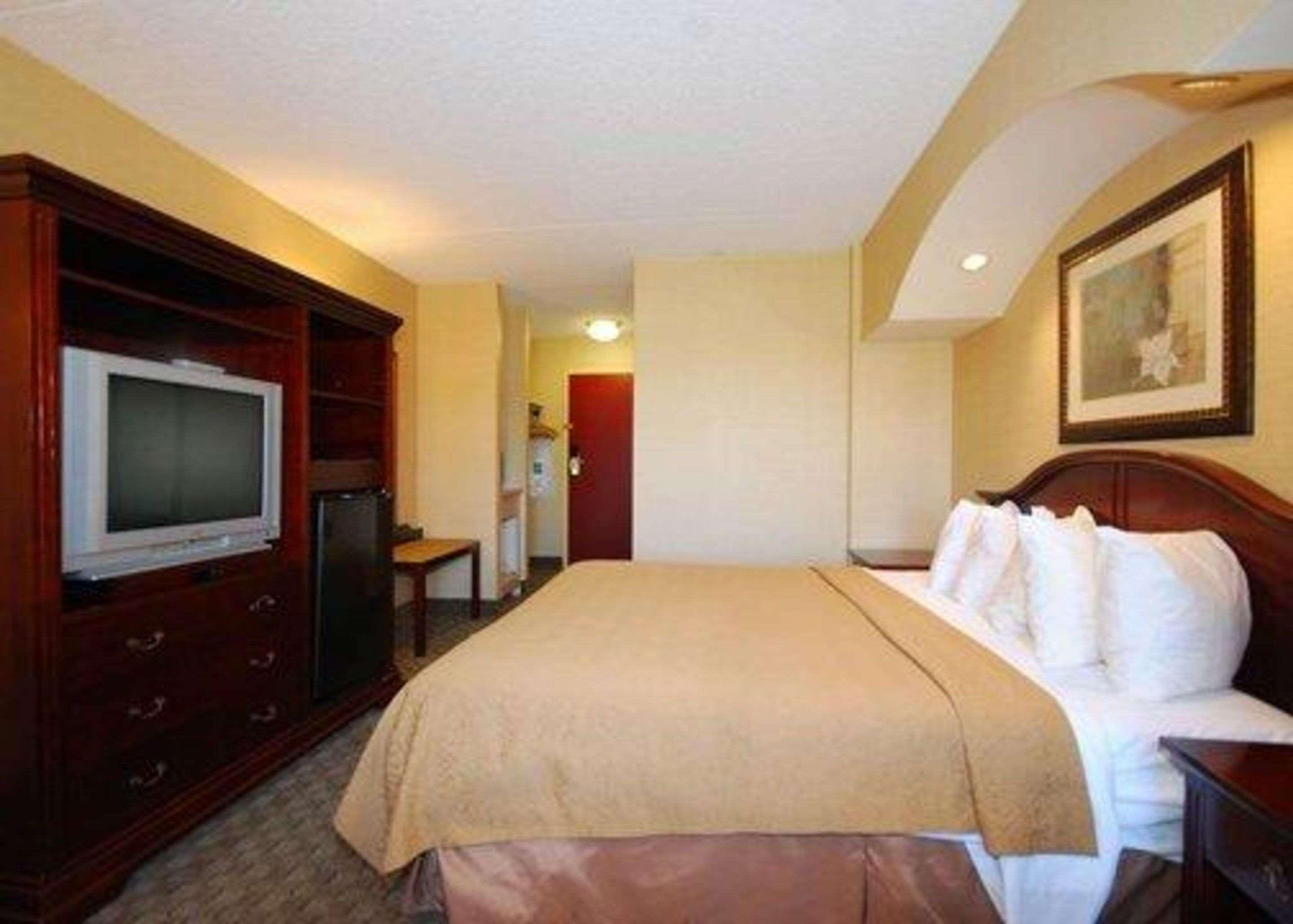 Quality Inn&Suites Bensalem Extérieur photo