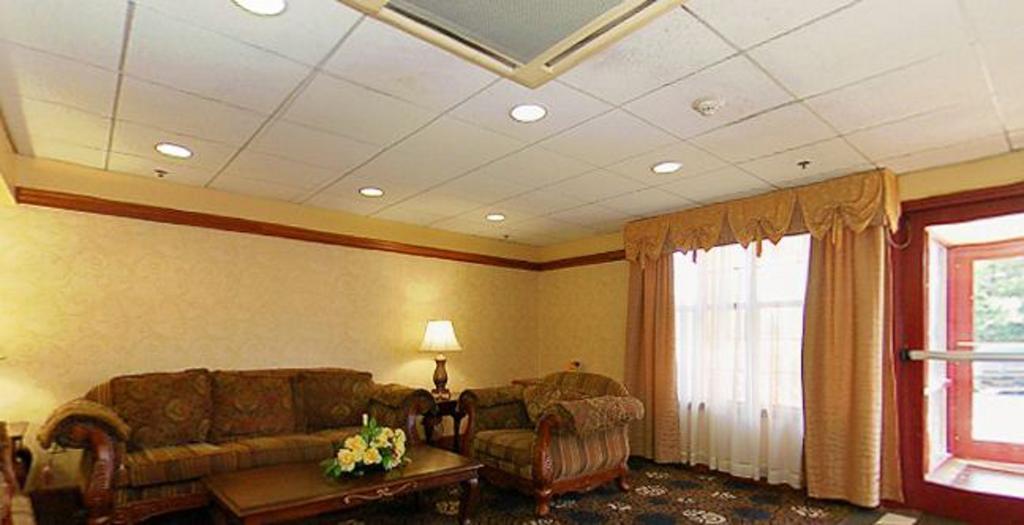 Quality Inn&Suites Bensalem Extérieur photo