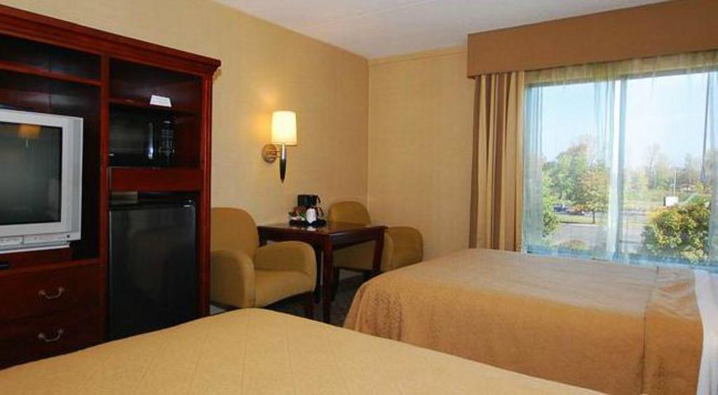 Quality Inn&Suites Bensalem Extérieur photo