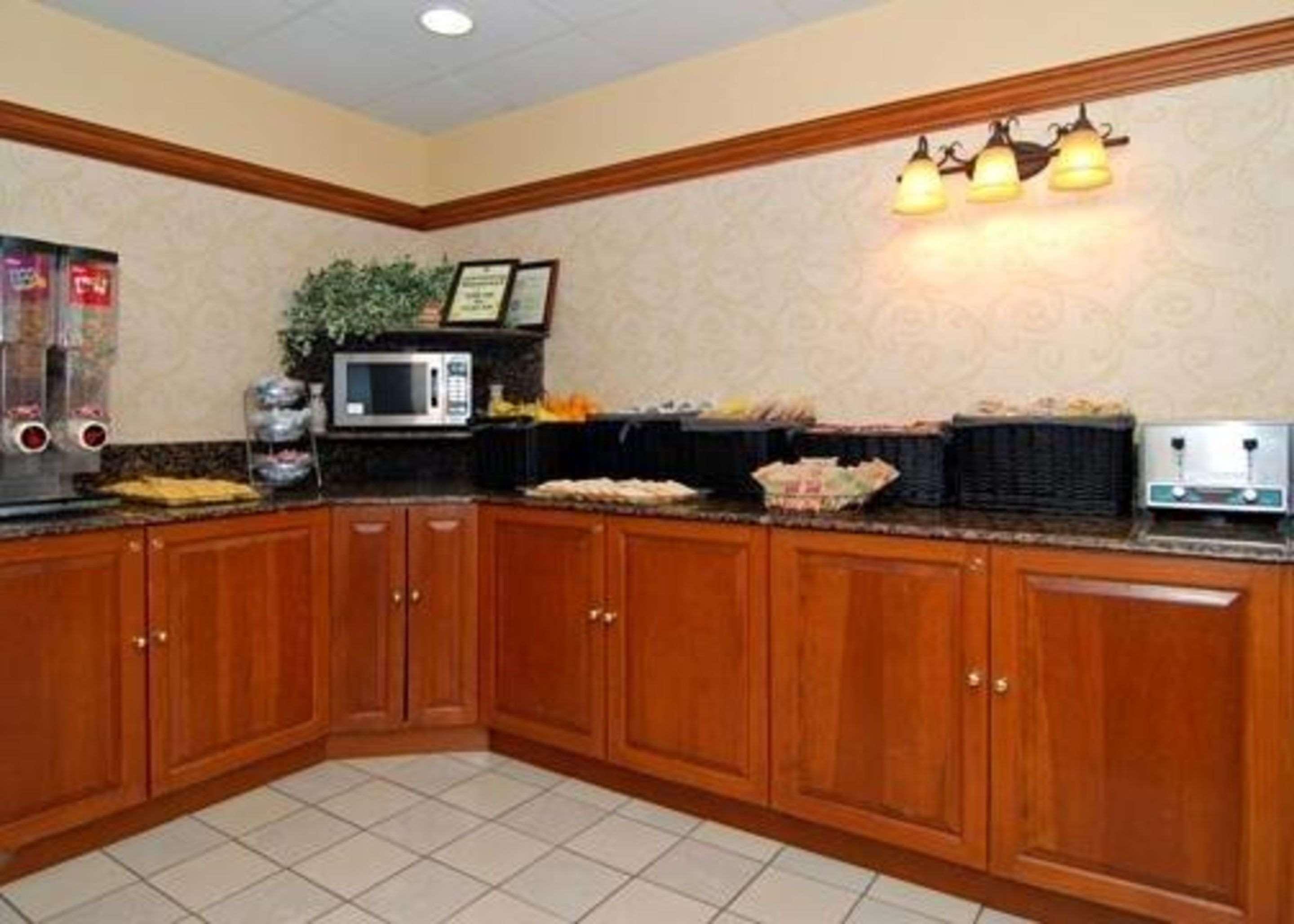 Quality Inn&Suites Bensalem Extérieur photo