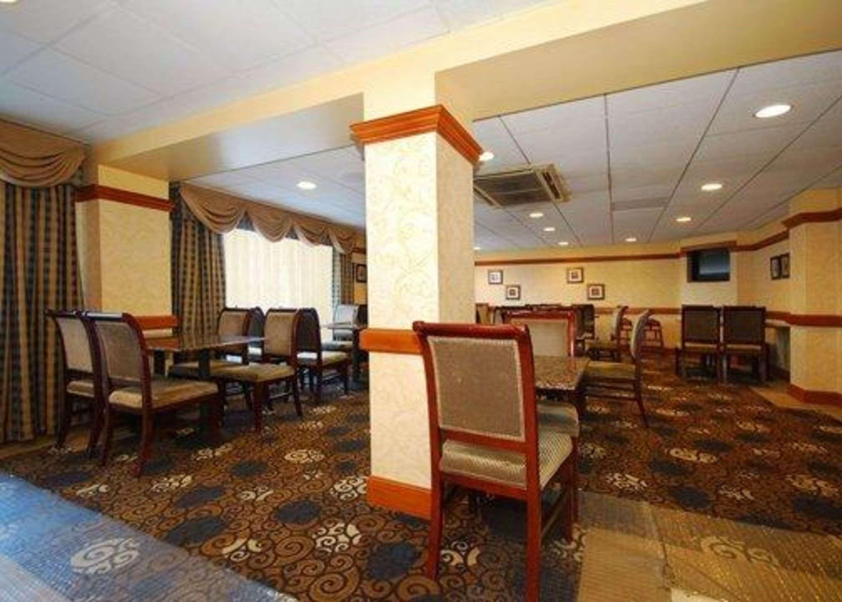 Quality Inn&Suites Bensalem Extérieur photo