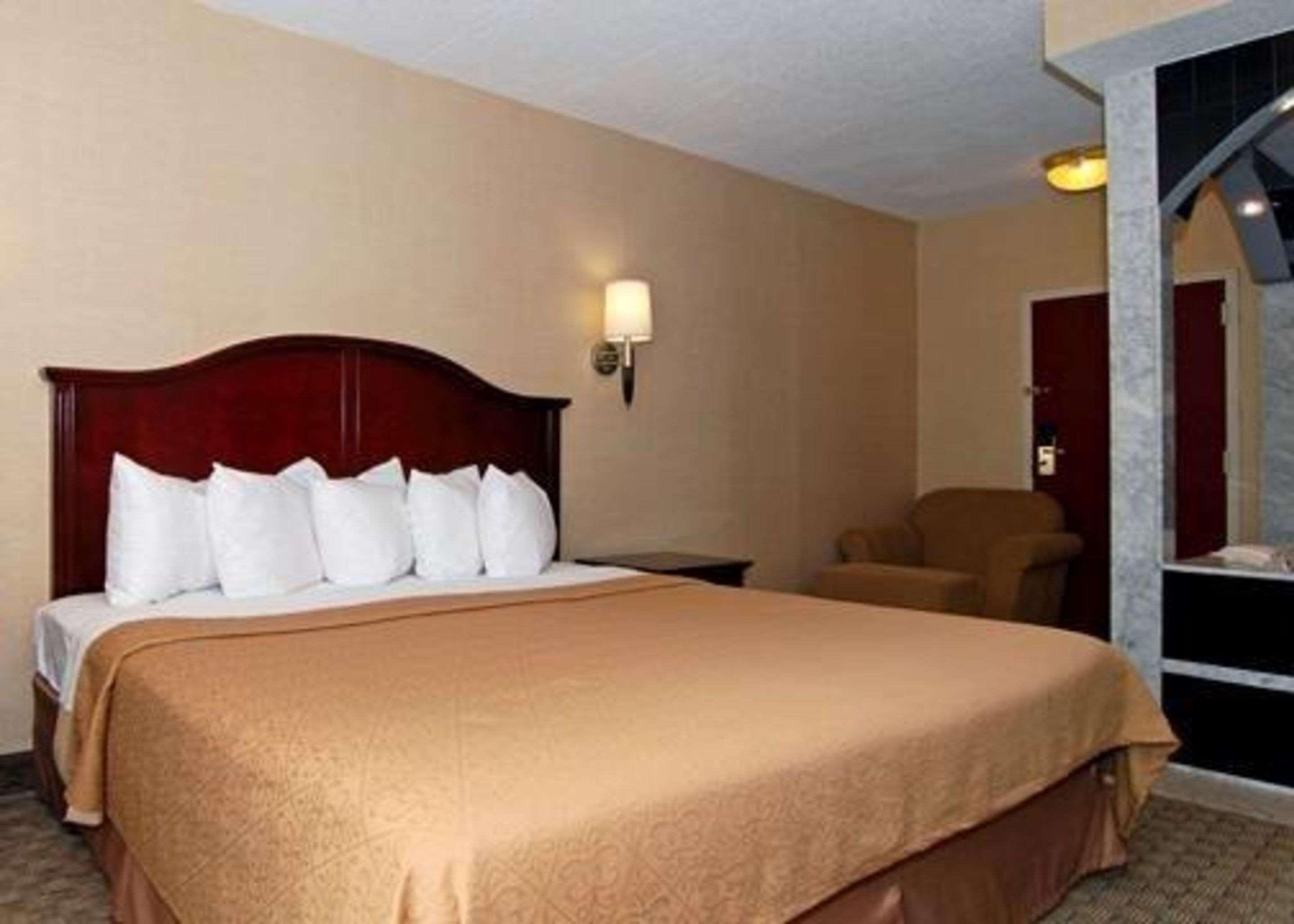 Quality Inn&Suites Bensalem Chambre photo