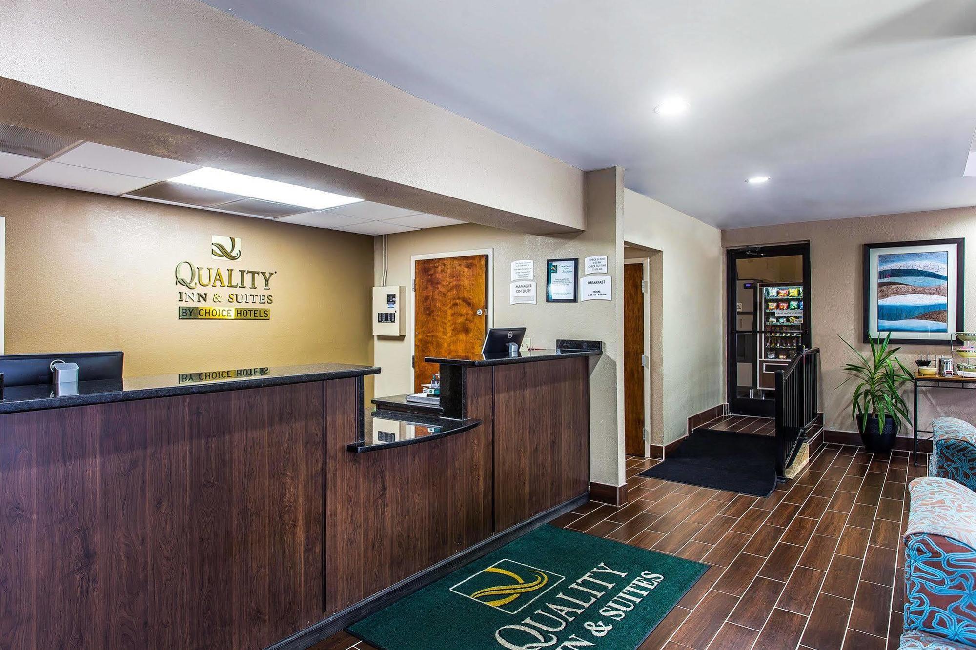 Quality Inn&Suites Bensalem Extérieur photo